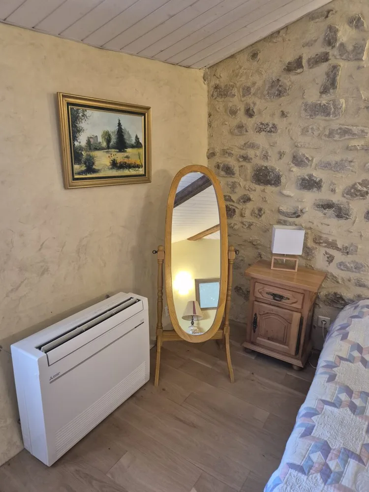 Console de climatisation réversible dans les combles